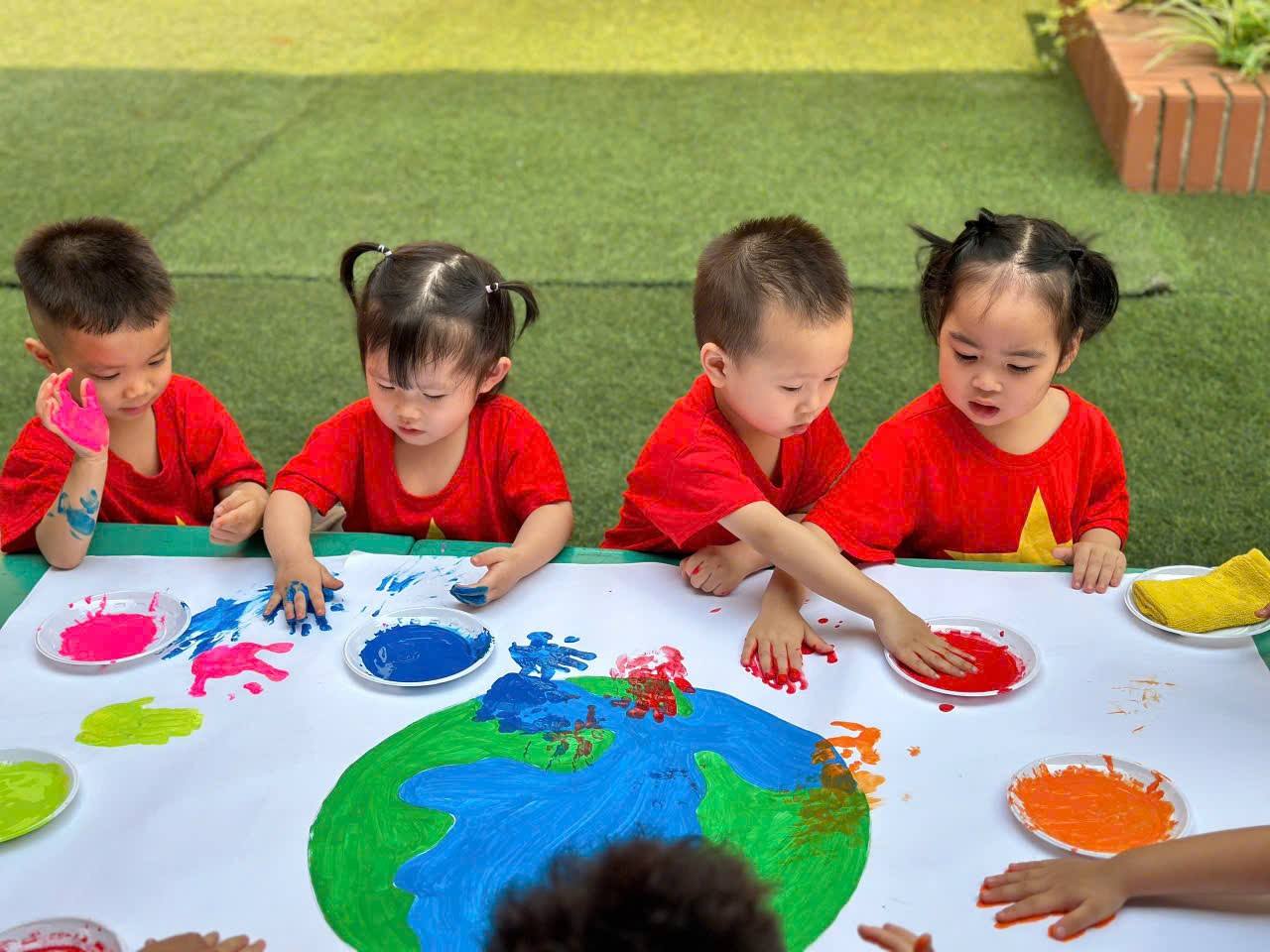 Bé với ngày trái đất